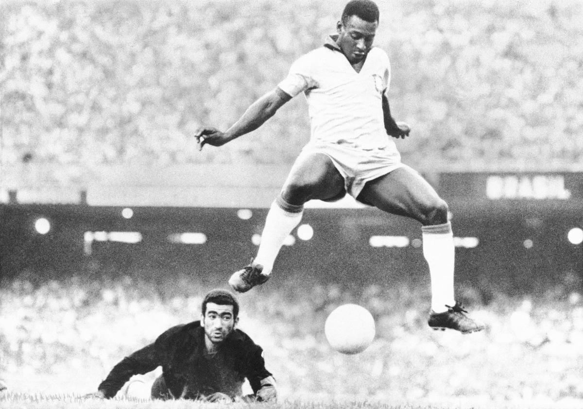 Pelé, huyền thoại có khả năng 'mê hoặc' Fans và làm 'lóa mắt' đối thủ