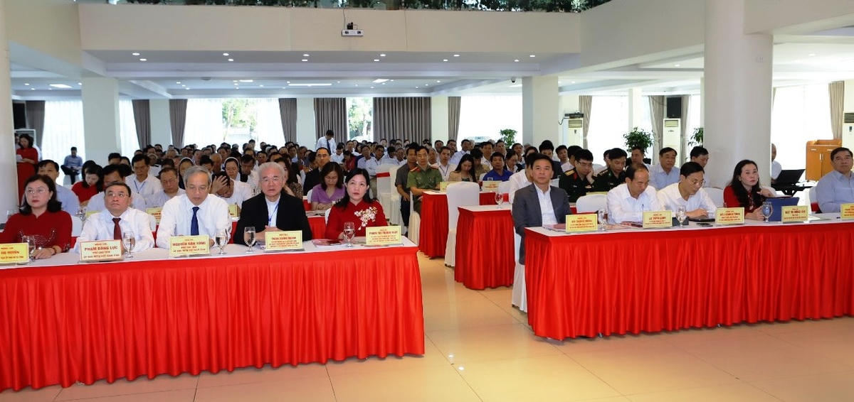 Các đại biểu tham dự hội nghị.