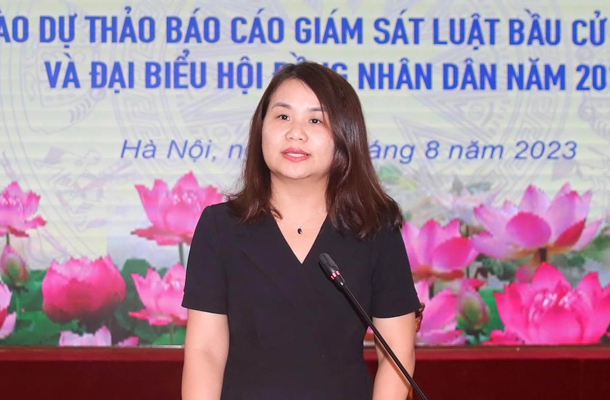 Bà Nguyễn Quỳnh Liên, Trưởng Ban Dân chủ - Pháp luật UBTƯ MTTQ Việt Nam phát biểu tại Hội nghị. 