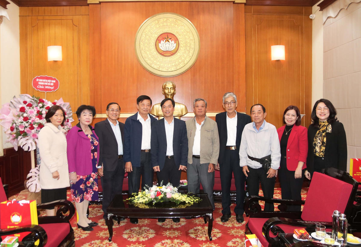 Đại biểu chụp ảnh lưu niệm. Ảnh: Tiến Đạt.