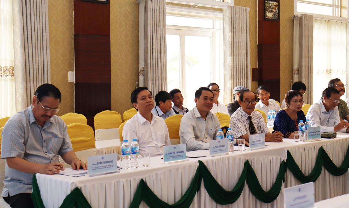 Các đại biểu về dự Lễ.