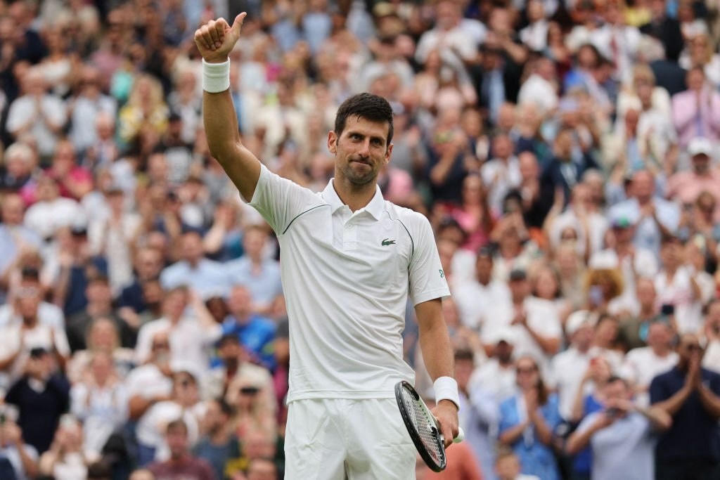 Djokovic ăn mừng chiến thắng trận ra quân (Ảnh: Getty).