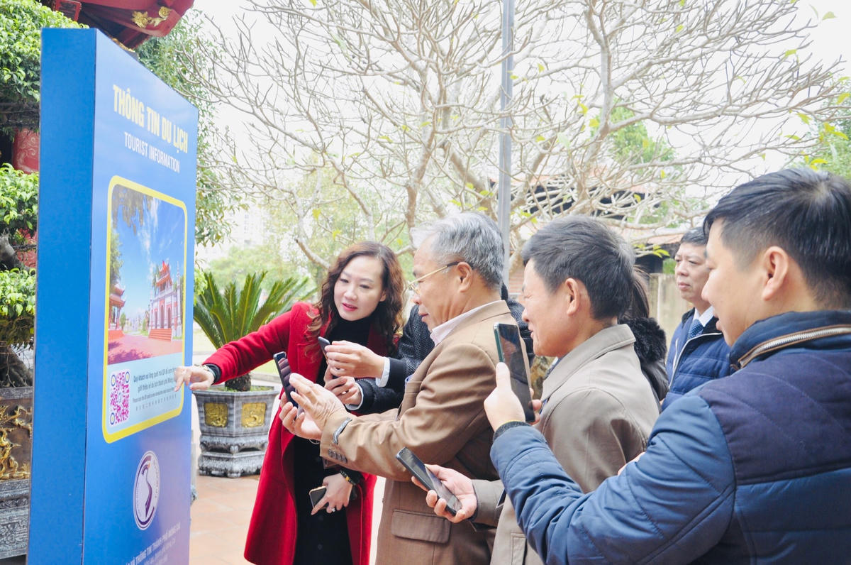 Móng Cái đẩy mạnh công tác truyền thông, quảng bá kích cầu du lịch thông qua nhiều hình thức như: Lắp đặt wifi miễn phí; Quét mã QR Code thông tin tại các điểm du lịch;...