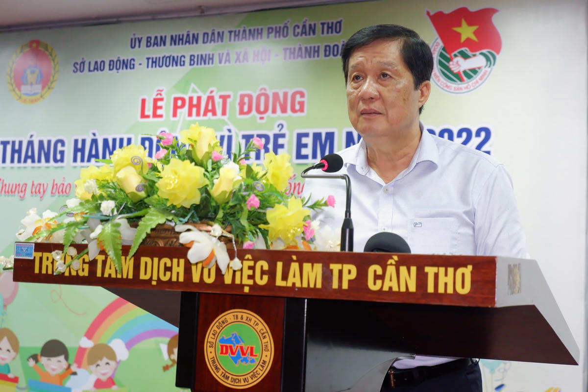 Ông Phạm Văn Hiểu, Phó Bí thư Thường trực Thành uỷ Cần Thơ phát biểu tại lễ phát động.