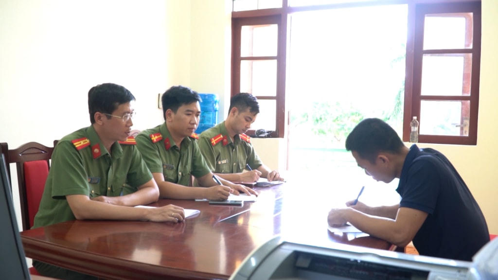 Cơ quan công an làm việc với công dân Đinh Văn Đức.