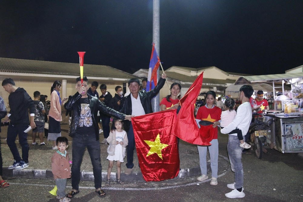 Cổ động viên Việt Nam trước giờ thi đấu. (Ảnh: Phạm Kiên/TTXVN).