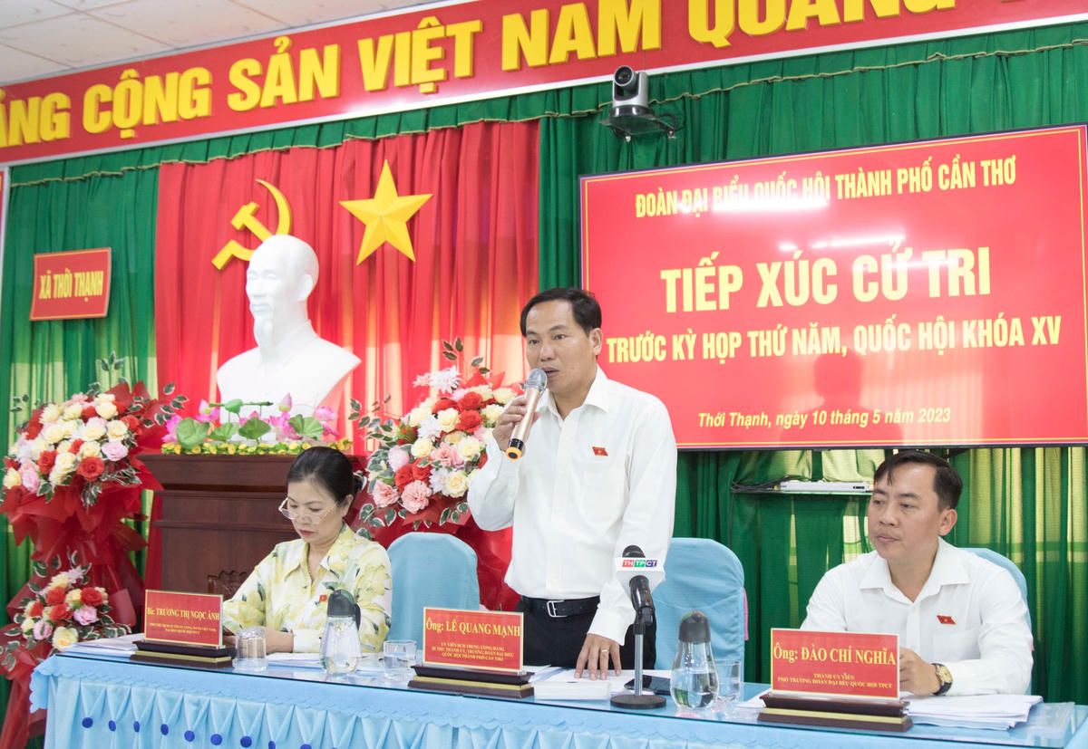 Bí thư Thành ủy Lê Quang Mạnh trả lời một số ý kiến cử cử tri. 