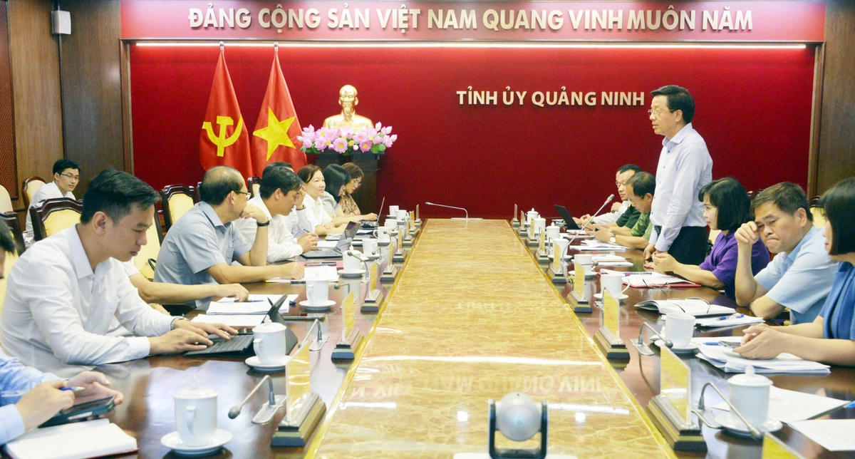 Ông Nguyễn Văn Hồi, Chủ tịch Ủy ban MTTQ Việt Nam tỉnh Quảng Ninh báo cáo, tham mưu với đoàn công tác của UBTƯ MTTQ Việt Nam về công tác chuẩn bị tổ chức Giao lưu hữu nghị giữa MTTQ Việt Nam và Chính hiệp Trung Quốc lần thứ hai.