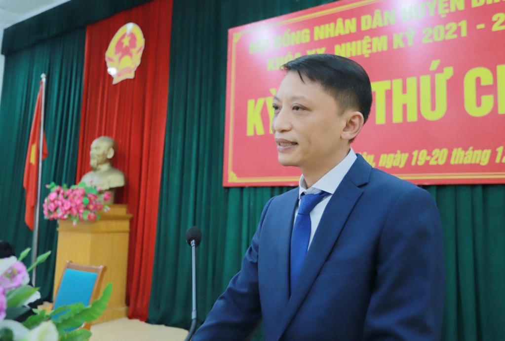 Tân Chủ tịch UBND huyện Bình Liêu Phạm Đức Thắng phát biểu nhận nhiệm vụ. Ảnh: QMG. 