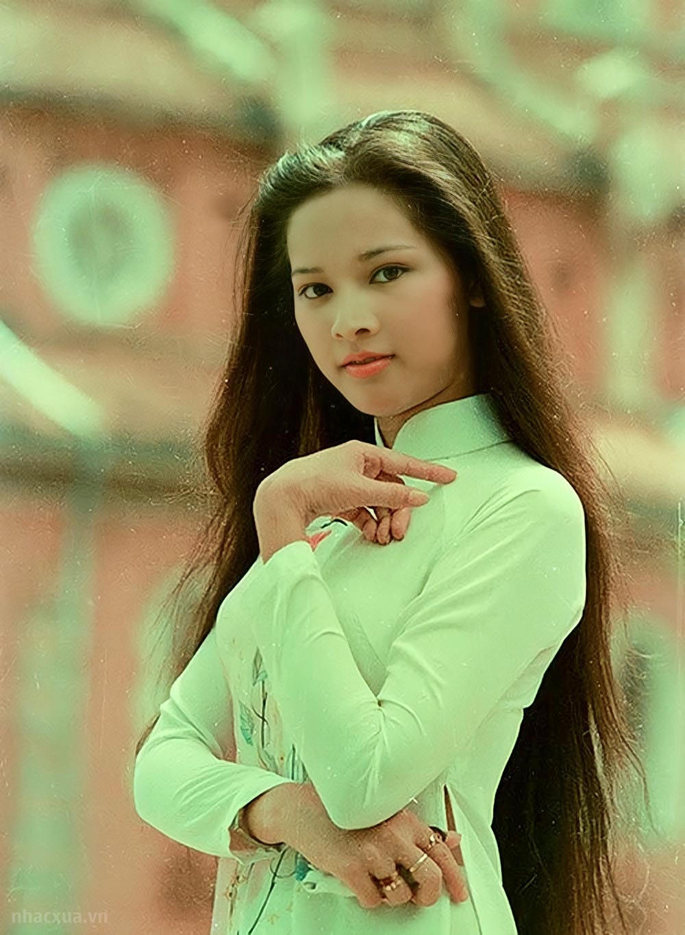 Nhan sắc xinh đẹp thời trẻ của giai nhân đình đám thập niên 90. Ảnh: FBNV.