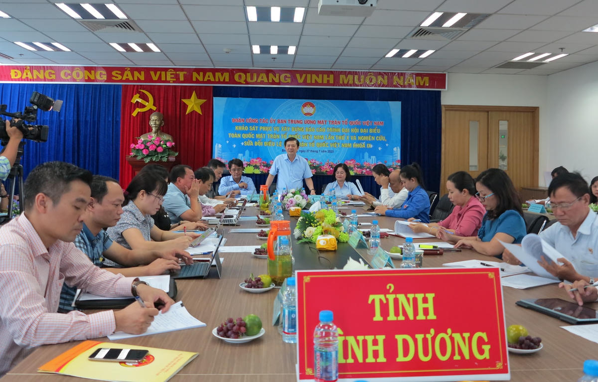 Quang cảnh buổi làm việc.