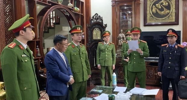 Cơ quan CSĐT Công an tỉnh Hà Nam đã ra Quyết định khởi tố bị can, Lệnh bắt bị can để tạm giam, Lệnh khám xét đối với ông Trương Minh Hiến (nguyên Phó Chủ tịch UBND tỉnh Hà Nam). Ảnh: TTXVN. 