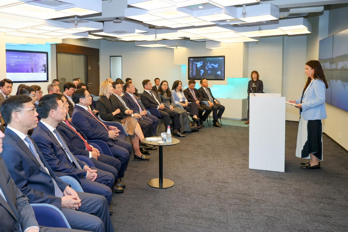 Thủ tướng thăm trung tâm chính phủ số hàng đầu thế giới tại Estonia- Ảnh 2.