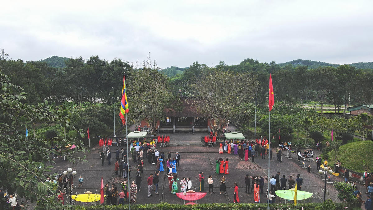 Hội thi trưng bày diều sáo Hải Thượng lần thứ nhất được diễn ra tại khuôn viên Khu di tích nhà thờ Đại danh y Hải Thượng Lãn Ông (thuộc thôn Bảo Thượng, xã Quang Diệm).