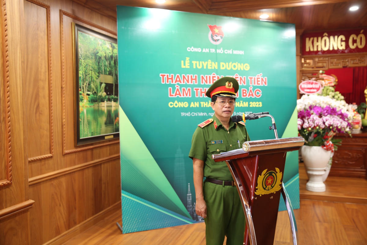 Thiếu tướng Trần Đức Tài, Phó Giám đốc Công an TP HCM phát biểu tại lễ tuyên dương.