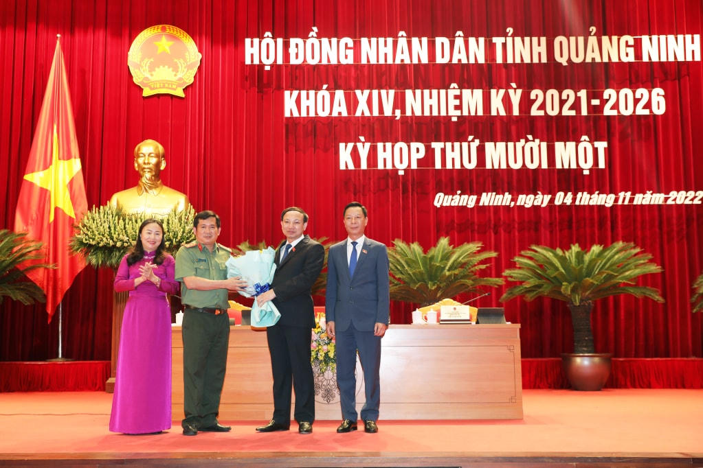 Đại tá Đinh Văn Nơi, Giám đốc Công an tỉnh Quảng Ninh đã trúng cử chức vụ Ủy viên UBND tỉnh Quảng Ninh nhiệm kỳ 2021 - 2026 với tỷ lệ phiếu bầu đạt 100%. Ảnh: QMG.