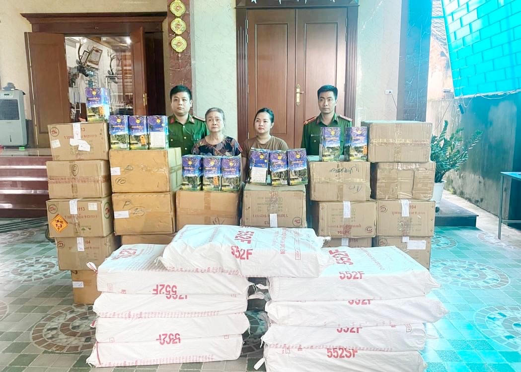 Cơ quan công an phát hiện hơn 800 kg pháo nổ tại phòng ngủ tầng 2 nhà bà Nguyễn Thị Nú.
