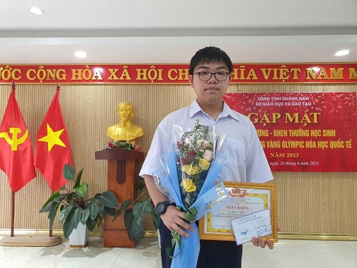 Em Đỗ Phú Quốc đạt Huy chương Vàng Olympic Hóa học quốc tế. 