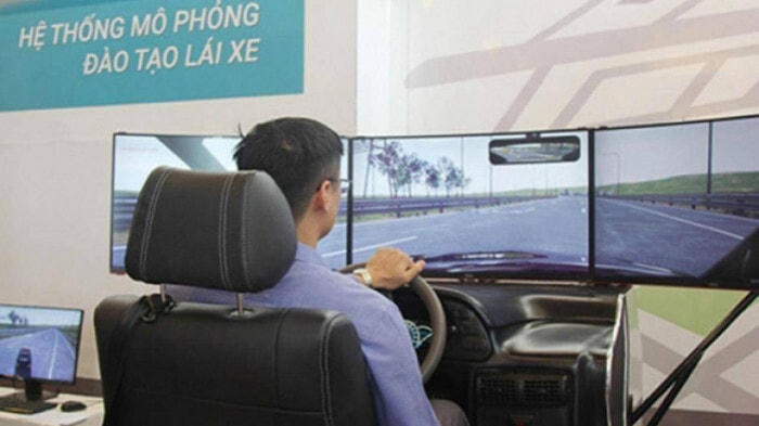 Bộ GTVT không đồng ý lùi lộ trình đào tạo lái xe ô tô bằng cabin điện tử. Ảnh minh họa.