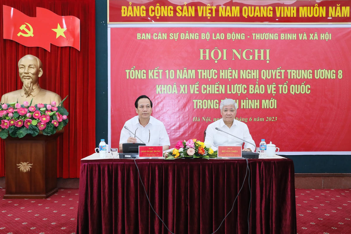 Bí thư Trung ương Đảng, Chủ tịch UBTƯ MTTQ Việt Nam Đỗ Văn Chiến và Uỷ viên Trung ương Đảng, Bí thư Ban cán sự đảng, Bộ trưởng Bộ Lao động - Thương binh và Xã hội Đào Ngọc Dung chủ trì Hội nghị.