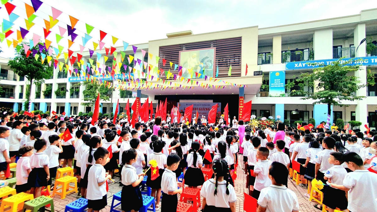 Năm học này, thầy và trò trường Tiểu học Lý Thường Kiệt sẽ cùng nhau phấn đấu, phát huy hơn nữa những thành tích đã đạt được.