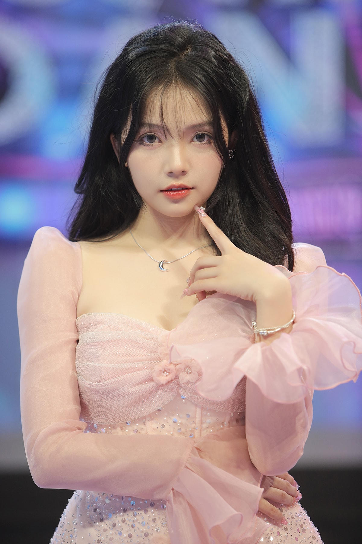 Phan Uyên Nhi có vẻ ngoài xinh xắn, nữ tính. Ảnh: Perfect Universe.