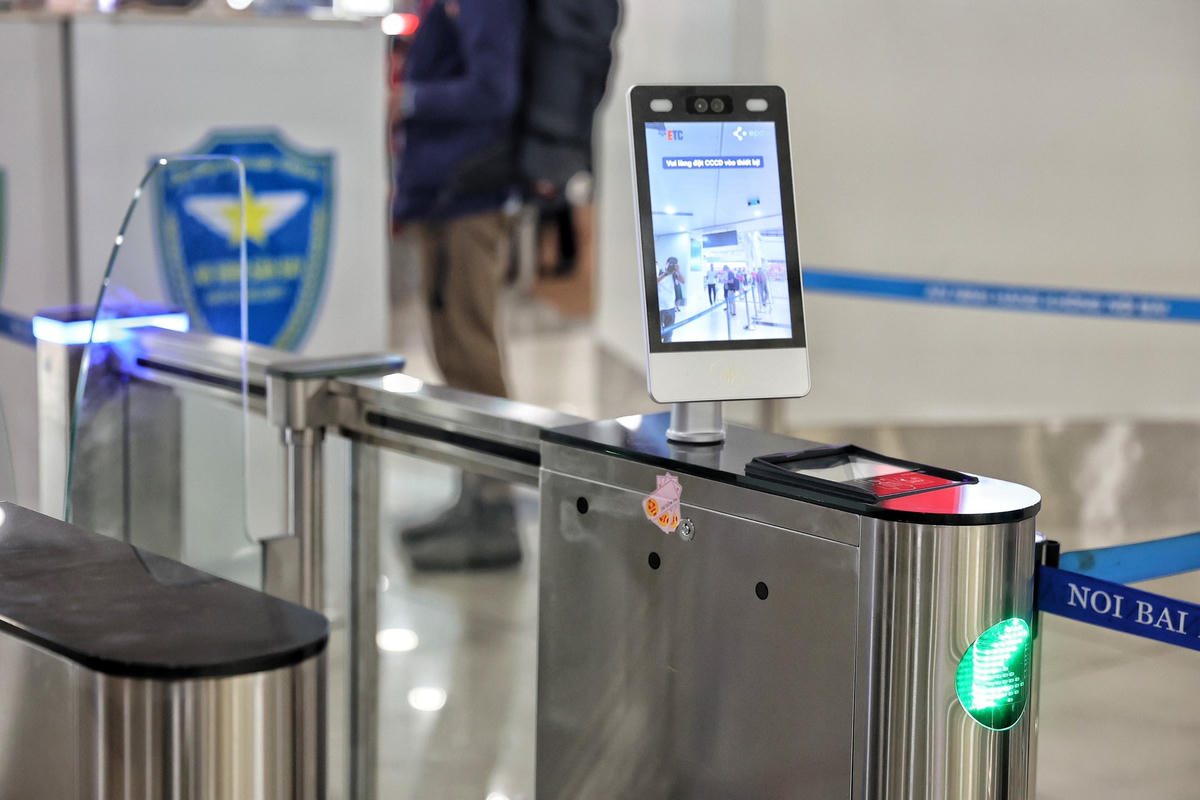 Thí điểm xác thực hành khách làm thủ tục bay ở Nội Bài bằng CCCD gắn chip thế nào?