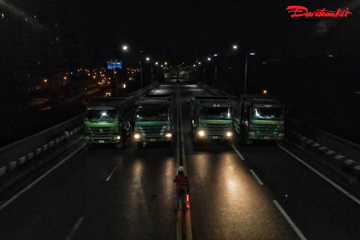 Quá trình thử tải sẽ sử dụng 4 chiếc xe tải, mỗi chiếc nặng 30 tấn.