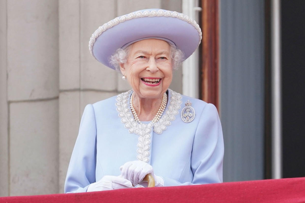 Cung điện Buckingham thông báo Nữ hoàng Elizabeth II đã "ra đi yên bình" vào chiều 8/9 (theo giờ địa phương) tại lâu đài Balmoral ở Scotland, hưởng thọ 96 tuổi (Ảnh: AP).
