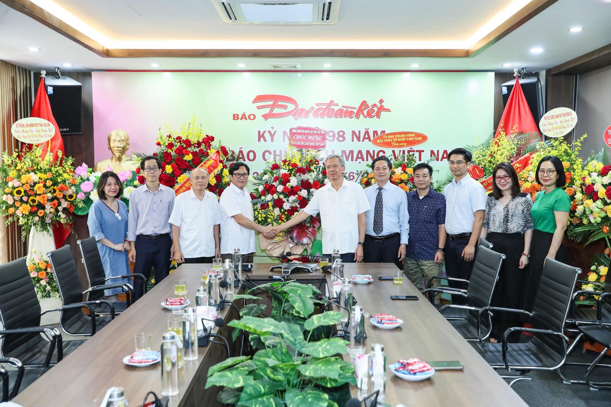 Trung ương Hội Người cao tuổi Việt Nam chúc mừng báo Đại Đoàn Kết.