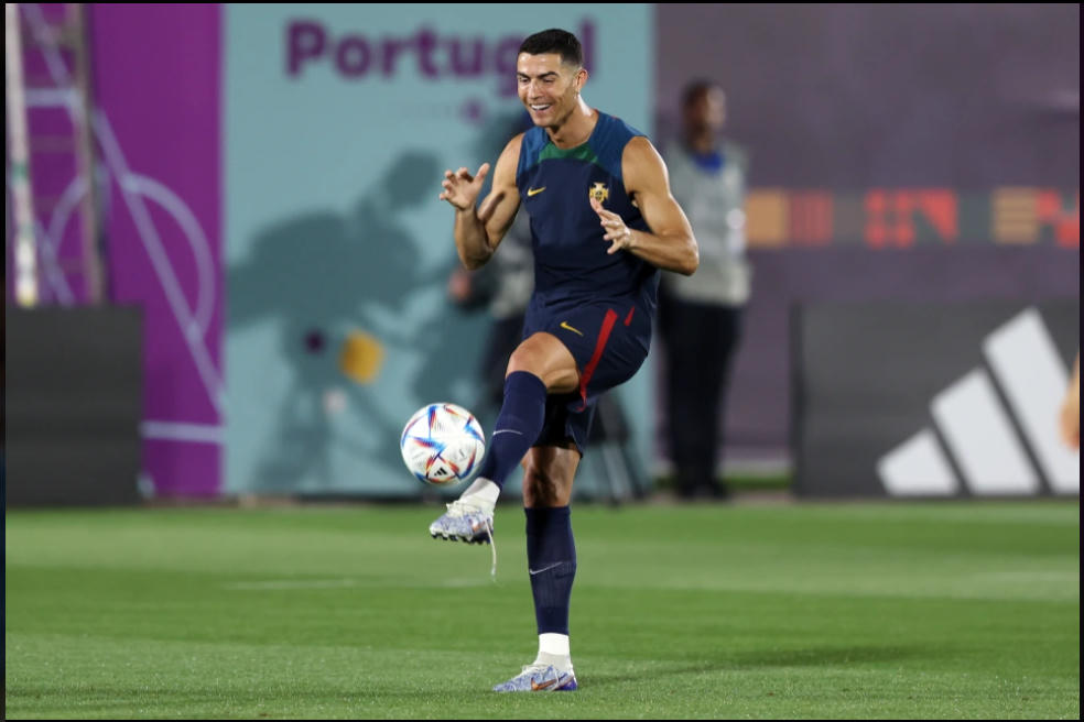 Ronaldo đã trở lại tập luyện vào ngày 1/12, chỉ 24 giờ trước trận đấu với Hàn Quốc. Ảnh: Getty.