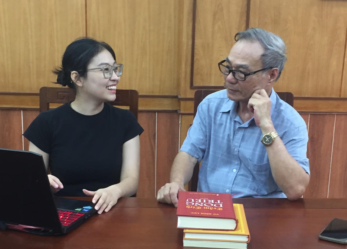 Nhà nghiên cứu Vũ Bình Lục với tác giả bài viết.