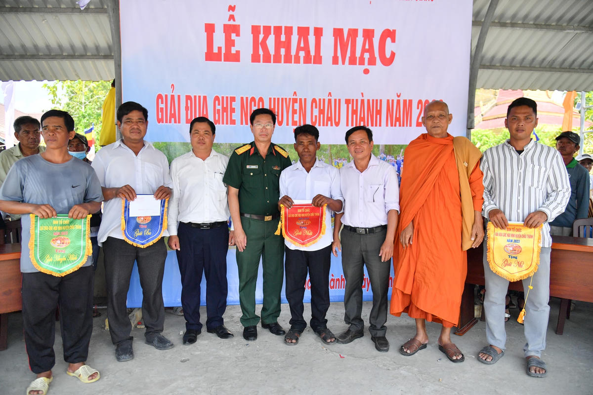 Hình ảnh chiếc ghe ngo còn là biểu tượng của sự no ấm, sung túc và cũng là hình ảnh đại diện cho mỗi phum, sóc, địa phương. Giải đua ghe ngo không chỉ tạo sinh khí vui tươi, phấn khởi trong dịp tổ chức các hoạt động Tết quân - dân”, mà còn gó phần bảo tồn và phát huy giá trị văn hóa truyền thống của đồng bào Khmer, đồng thời khích lệ phong trào rèn luyện sức khỏe trong cộng đồng.