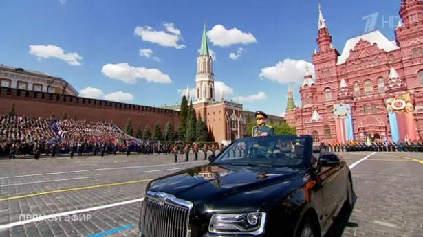 Bộ trưởng Quốc phòng Nga, Đại tướng Sergey Shoygu trên Quảng trường Đỏ. Ảnh cắt từ video.