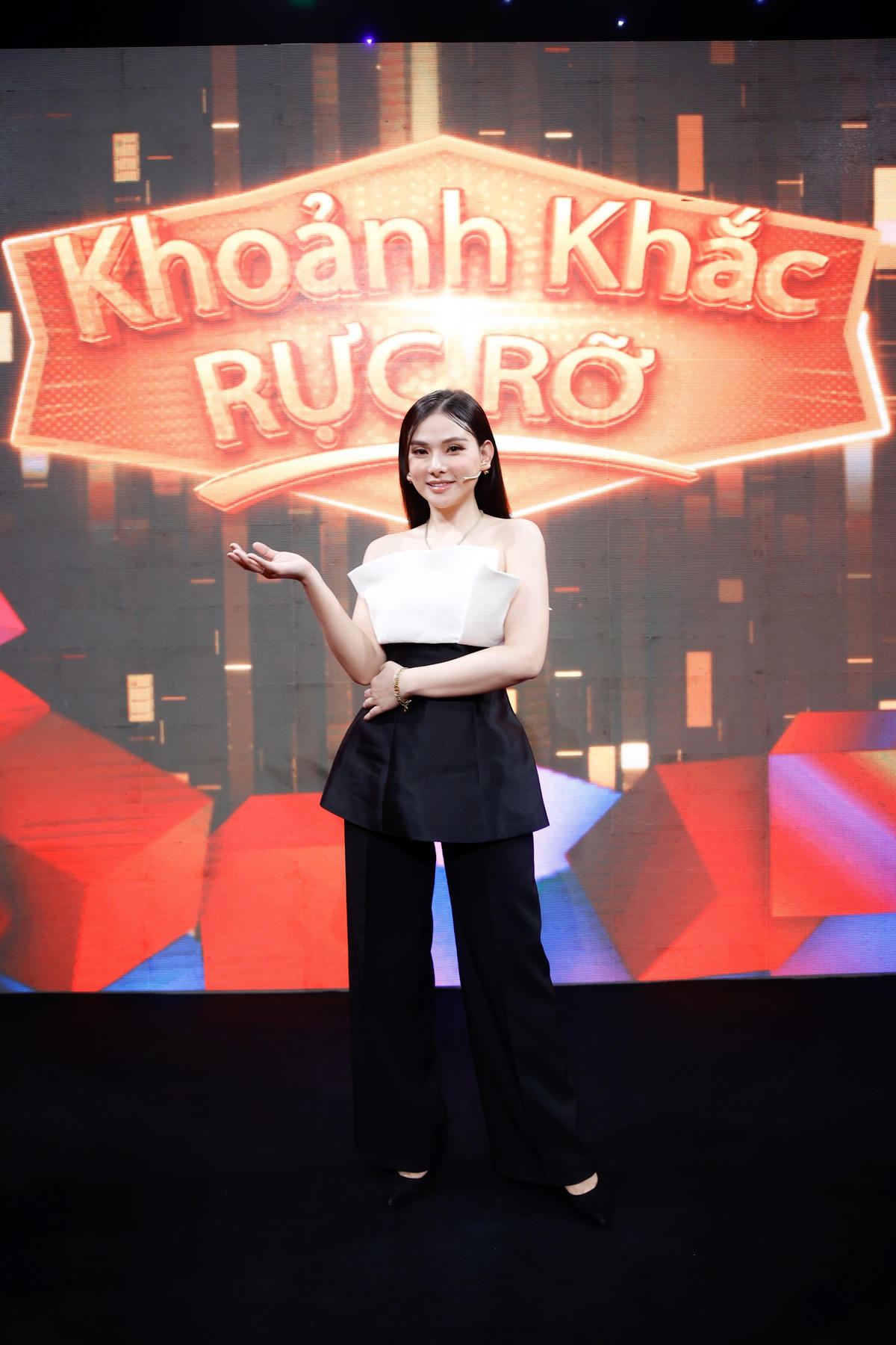 Ca sĩ Thu Thủy là khách mời của chương trình "Khoảnh khắc rực rỡ".