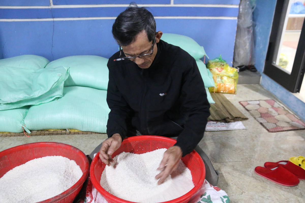 Làng bánh tét mặt trăng ở Quảng Trị nhộn nhịp dịp Tết Nguyên đán