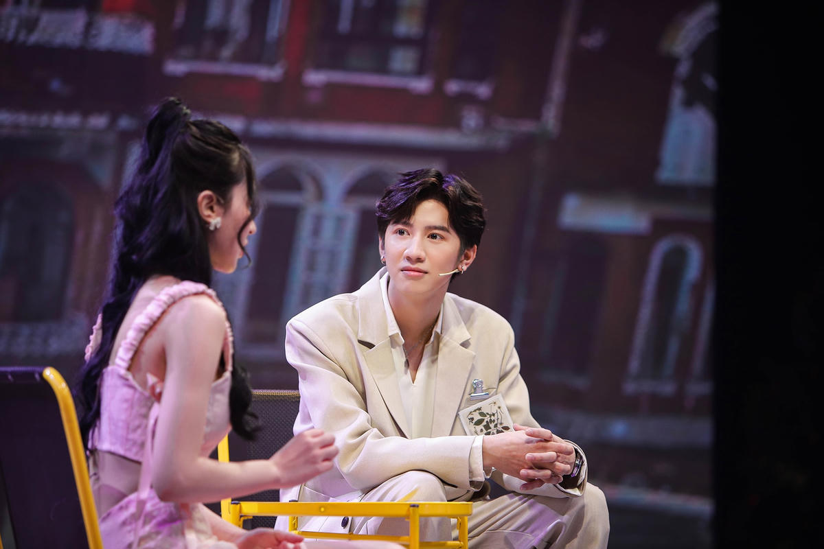 Tuấn Hải và Phi Linh vô cùng đẹp đôi trên sân khấu. Ảnh: Perfect Universe.  