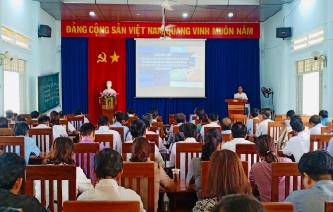 Quang cảnh lớp tập huấn.