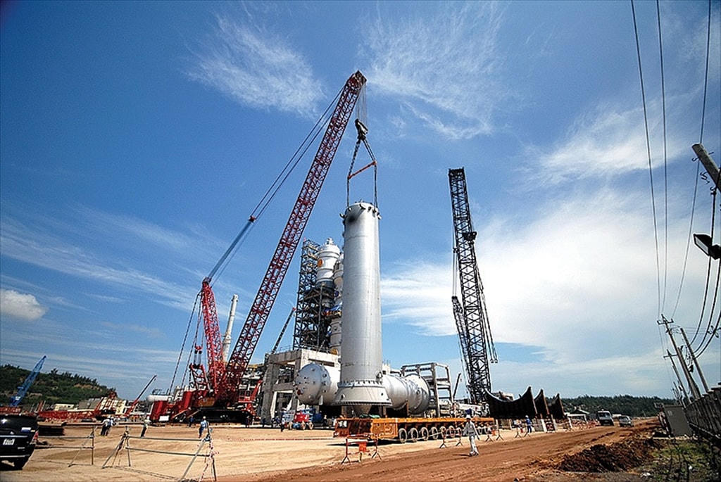 Việc vận chuyển các thiết bị siêu trường, siêu trọng tại các công trình dầu khí sẽ tạo cơ sở cho hạ tầng giao thông phát triển.