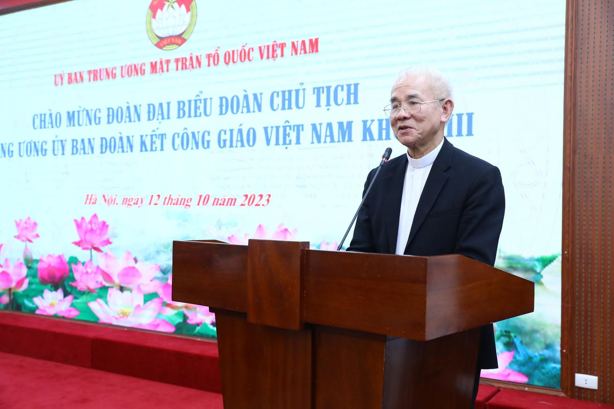 Linh mục Trần Xuân Mạnh, Chủ tịch Trung ương Ủy ban Đoàn kết Công giáo Việt Nam phát biểu. Ảnh: Minh Đức/TTXVN.