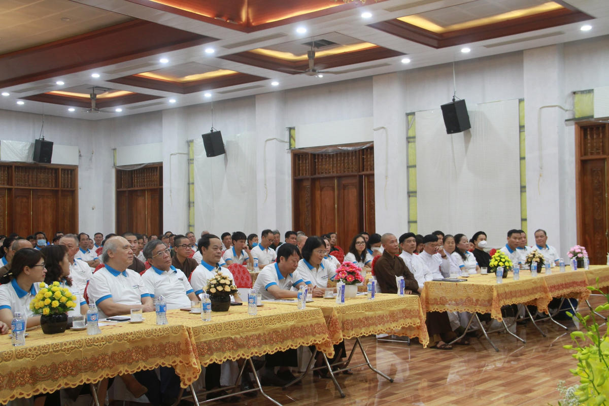 Các đại biểu tham dự chương trình. 