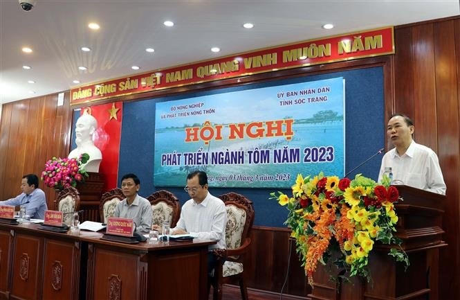 Thứ trưởng Bộ NN&PTNT Phùng Đức Tiến phát biểu tại Hội nghị.