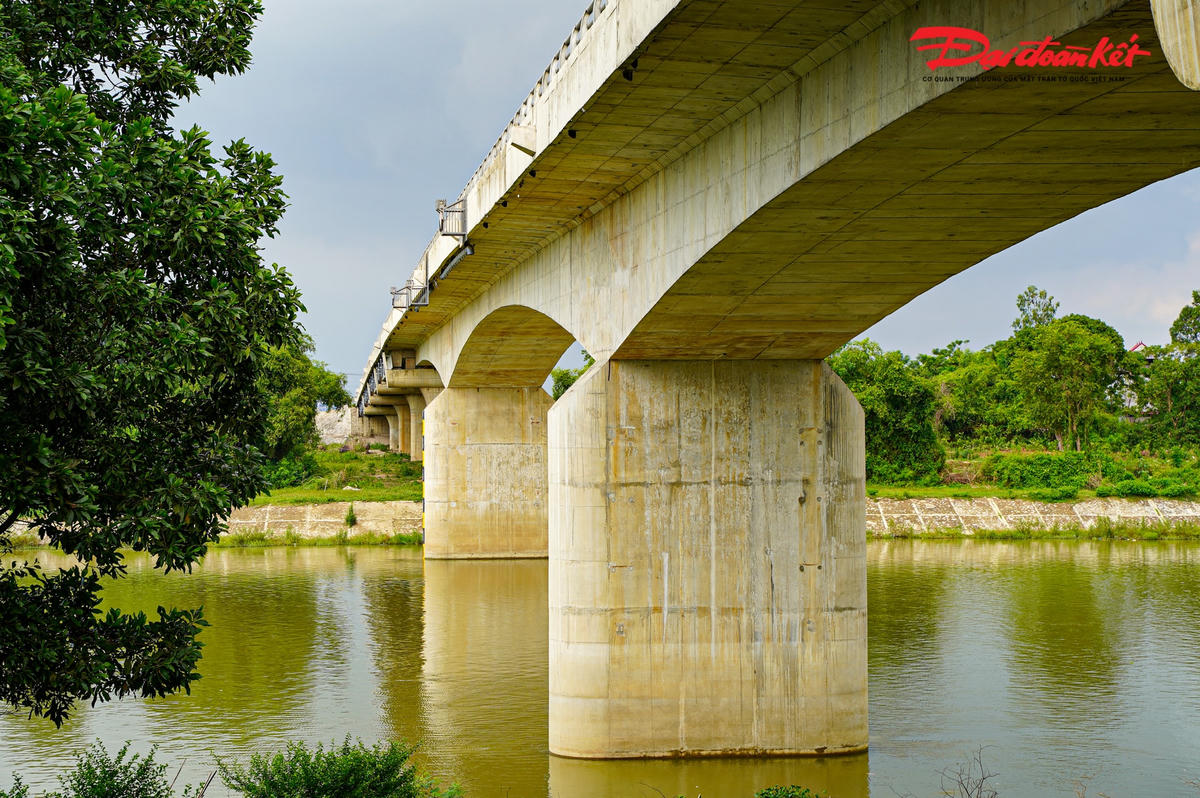Cầu trăm tỷ nối Hà Nội - Bắc Giang ‘bỏ hoang’ vì không lối lên xuống