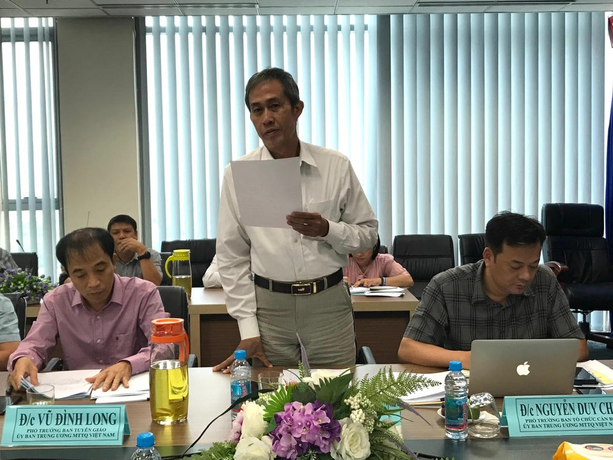 Các đại biểu Trung ương và tỉnh Bình Dương chia sẻ, đóng góp ý tại buổi làm việc.
