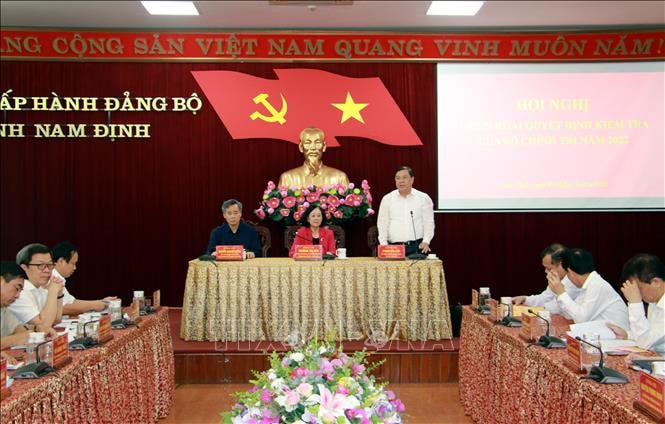 Quang cảnh buổi làm việc.