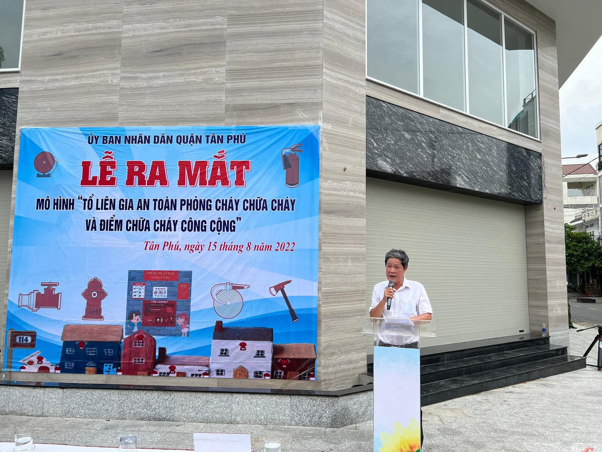Ông Nguyễn Công Chánh - Phó Chủ tịch UBND Quận Tân Phú, Trưởng BCĐ PCCC&CNCH Quận Tân Phú phát biểu.