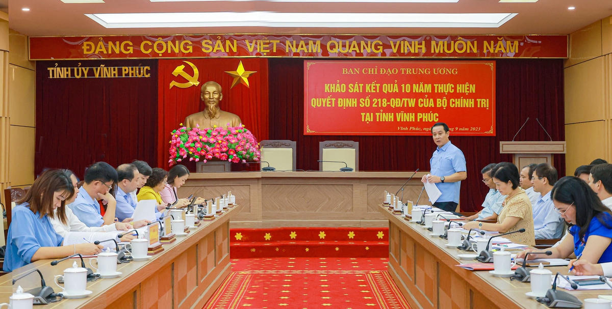 Phó Bí thư Thường trực Tỉnh ủy Phạm Hoàng Anh phát biểu tại buổi khảo sát. Ảnh: Trà Hương.