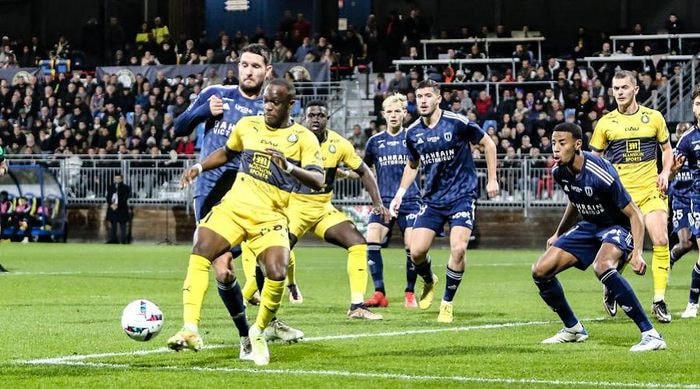 Pau tấn công bế tắc hoàn toàn trước Paris FC