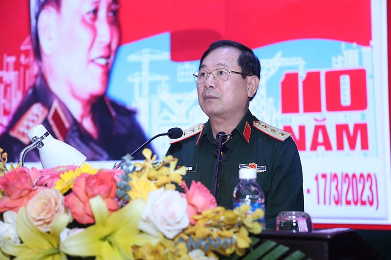 Thượng tướng, tiến sĩ Lê Huy Vịnh - Thứ trưởng Bộ Quốc phòng, Trưởng ban Chỉ đạo hội thảo phát biểu khai mạc hội thảo.