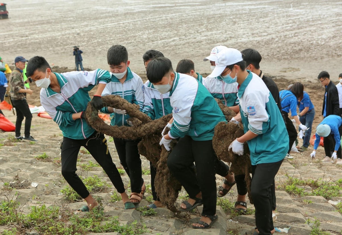 Nam Định: Nỗi lo rác thải tại biển Giao Hải